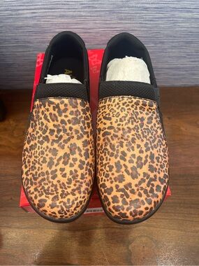 NWT Women's Alegria Duette Fierce Slip Resistant Clog/Slip Ons -US 8-8.5/EUR 38